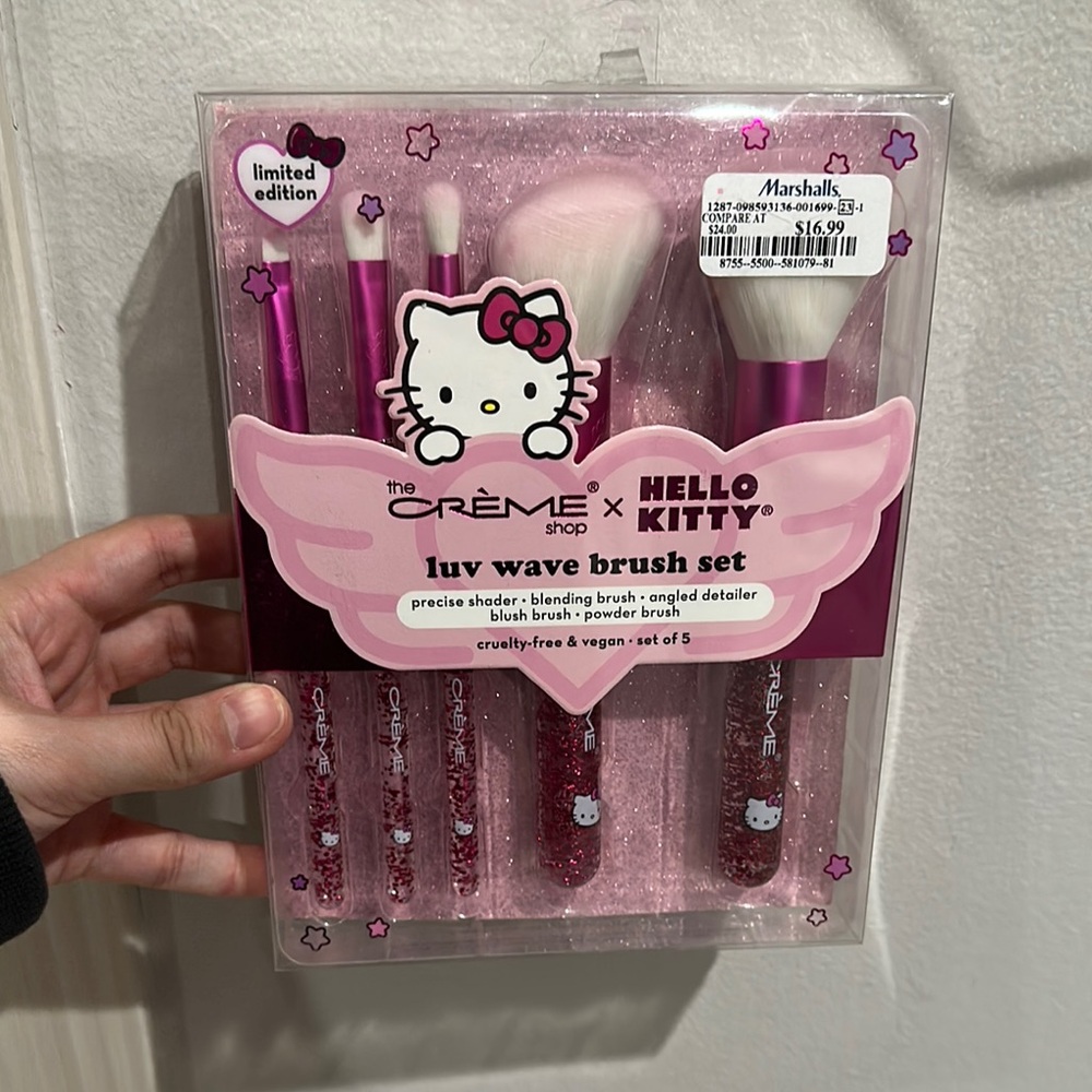 Hello Kitty Luv Wave Brush Set